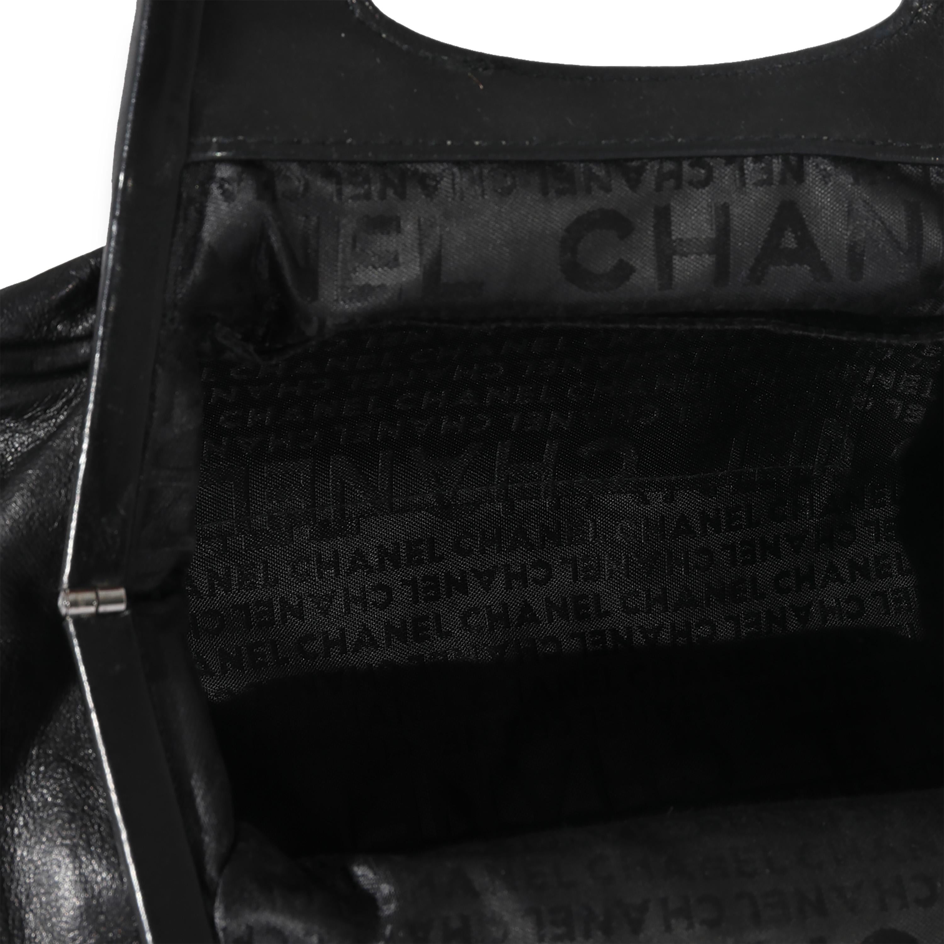 Listing Title: Chanel Black Leather CC Chain Link Clutch
SKU: 125072
Condition: Pre-owned 
Handbag Condition: Good
Condition Comments: Good Condition. Scuffing throughout exterior leather. Scratching to hardware. Scuffing to interior leather.
Brand: