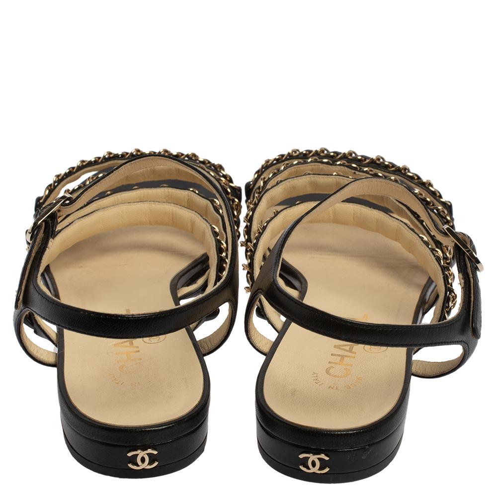 Chanel Black Leather CC Chain Link Strap Sandals Size 39.5 In Good Condition In Dubai, Al Qouz 2