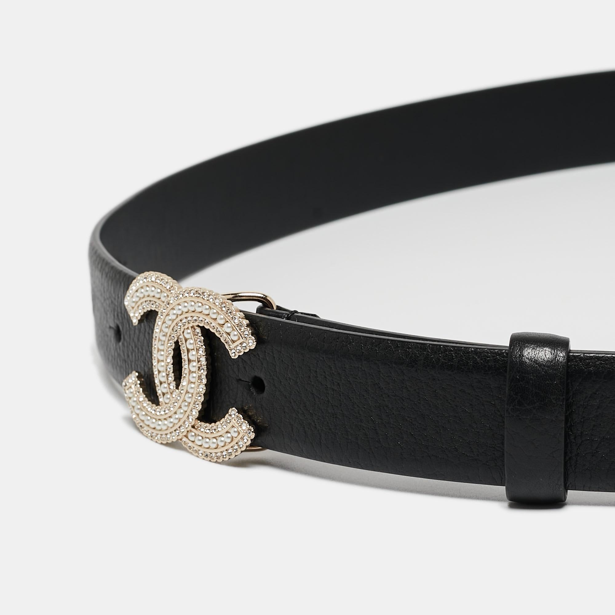 Chanel Black Leather CC Embellished Buckle Belt 90 CM In Excellent Condition In Dubai, Al Qouz 2
