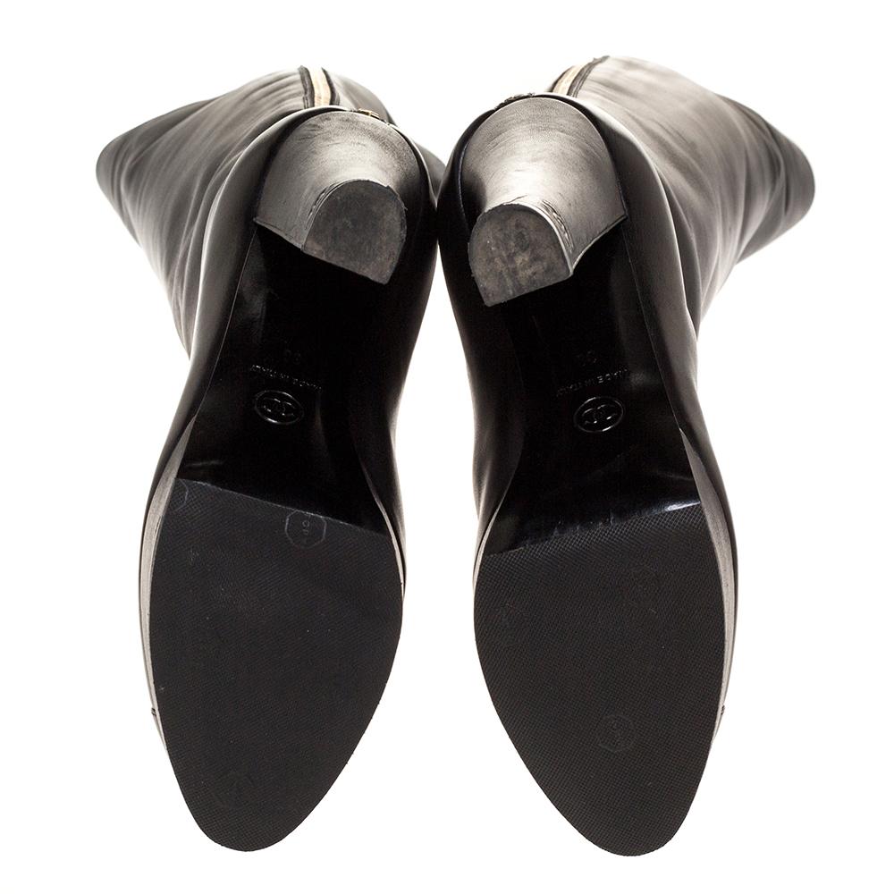 Chanel Black Leather CC Knee High Platform Boots Size 38 In Good Condition In Dubai, Al Qouz 2