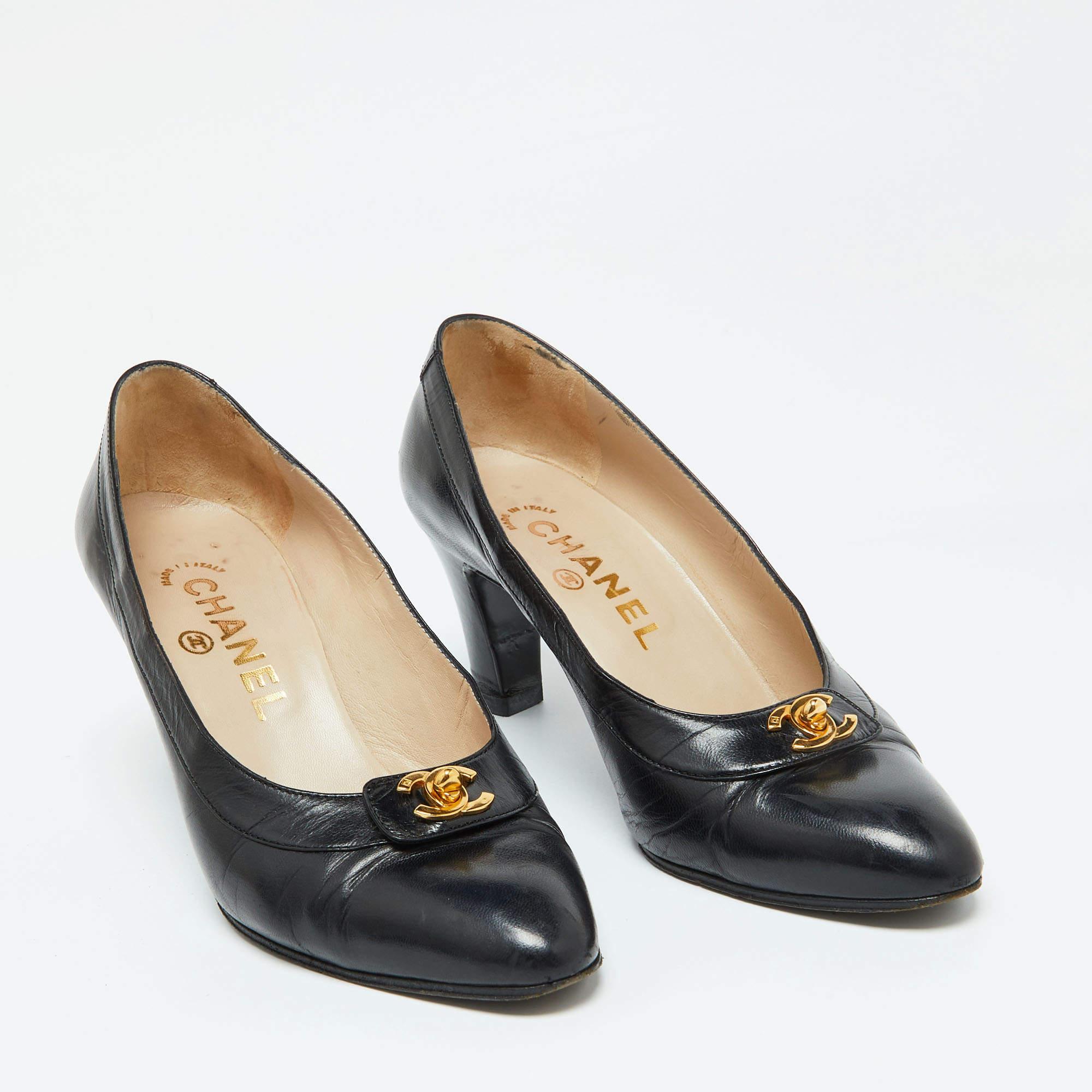 Women's Chanel Black Leather CC Lock Pumps Size 35