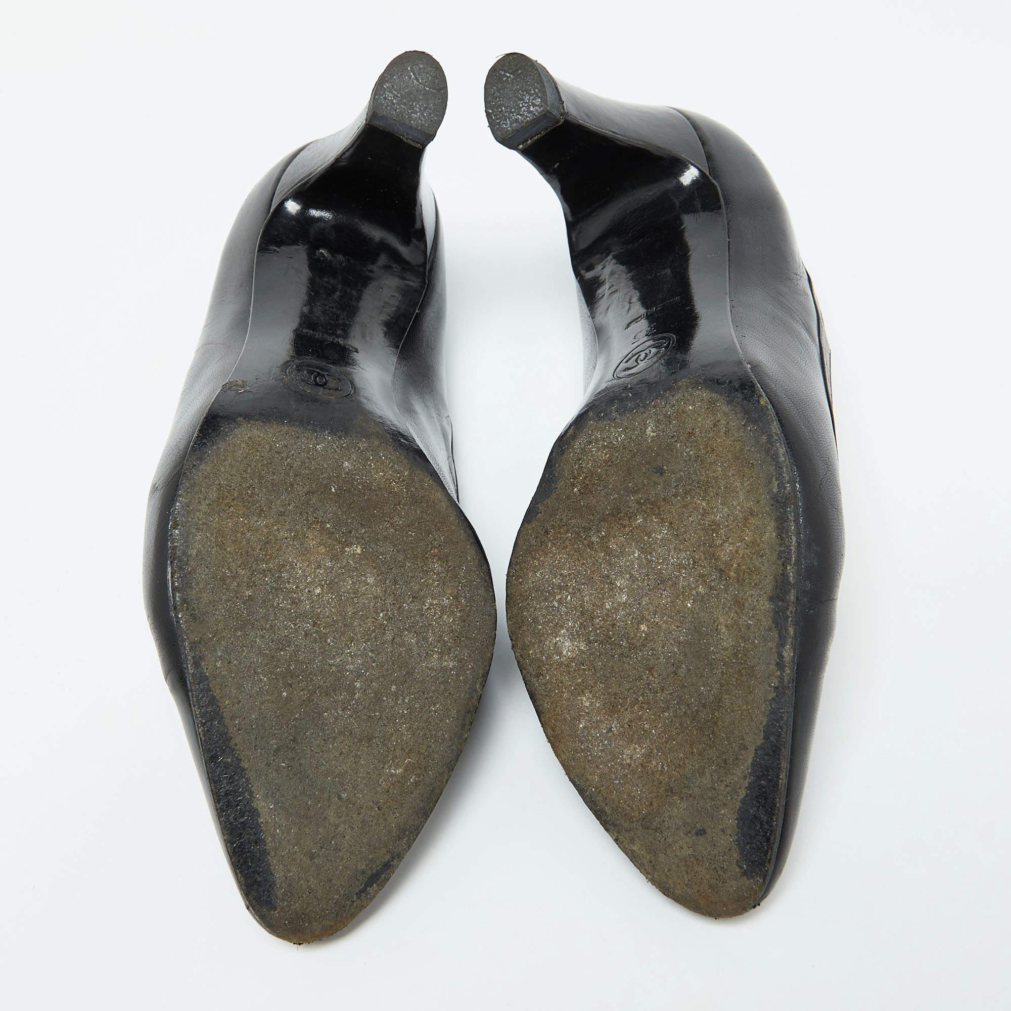 Chanel Black Leather CC Lock Pumps Size 35 2