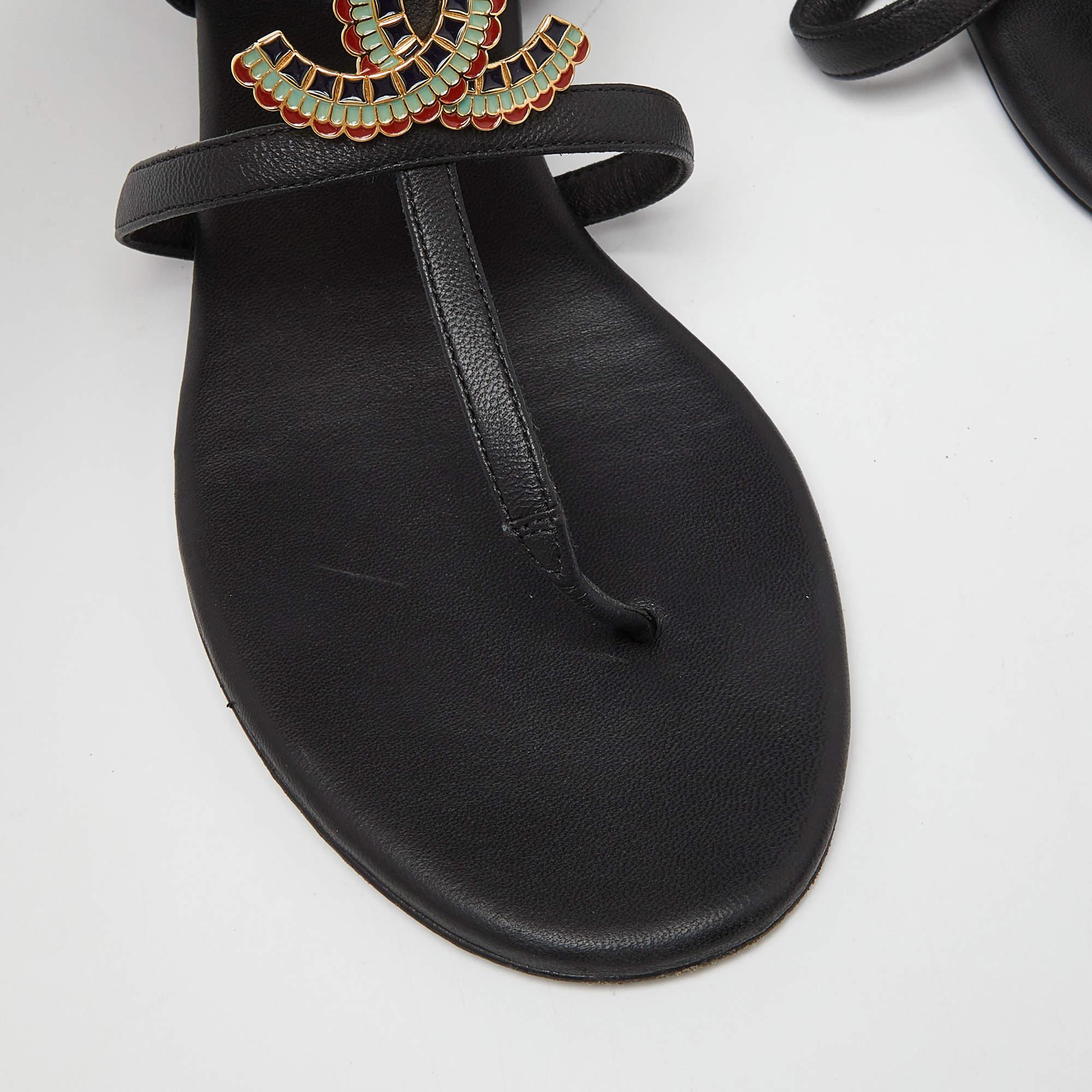 Chanel - Sandales gladiator en cuir noir avec logo CC - Taille 39 Pour femmes en vente