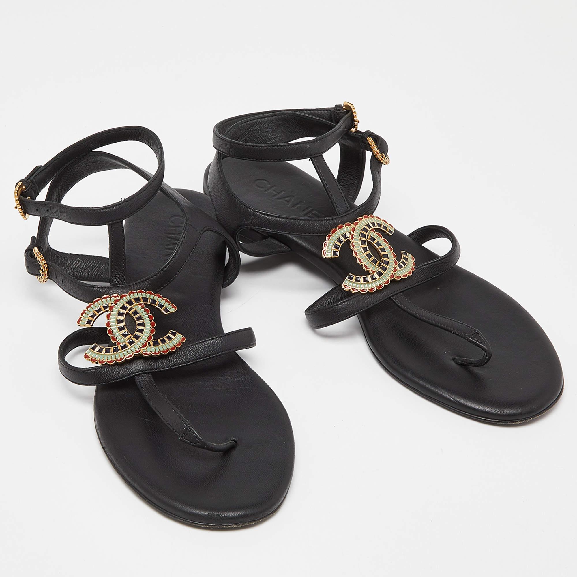 Chanel - Sandales gladiator en cuir noir avec logo CC - Taille 39 en vente 1