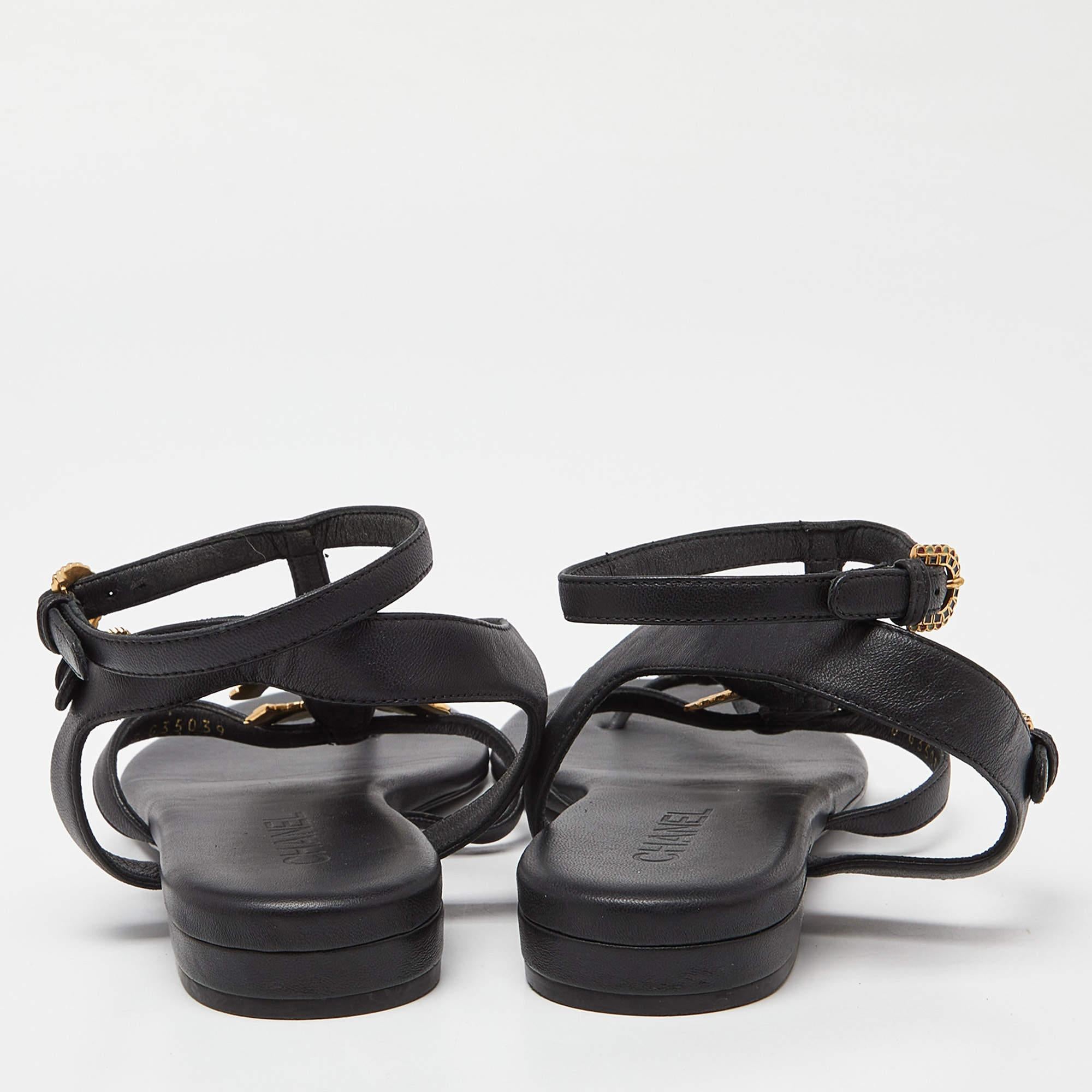 Chanel - Sandales gladiator en cuir noir avec logo CC - Taille 39 en vente 2