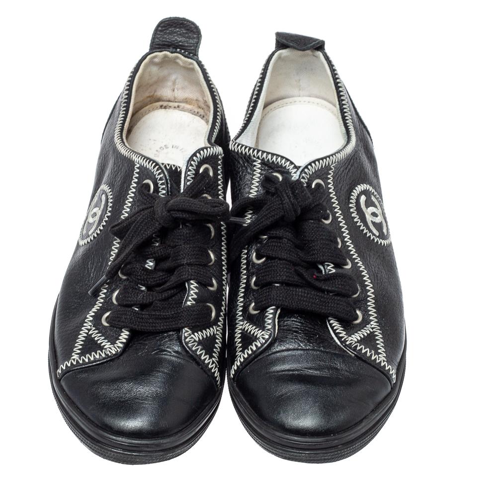 These fabulous sneakers from Chanel are here to impress you with their effortless style! The black sneakers have been crafted from leather and styled with round toes, lace-ups on the vamps, contrasting stitch details, and the iconic CC logo on the