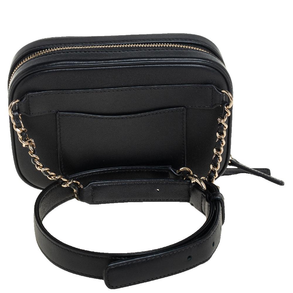 It really does take a few seconds to believe that there could be anything as chic as this waist bag from Chanel! The bag is perfect for carrying essentials hands-free. It brings along the iconic CC logo on the exterior & an interwoven leather chain