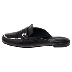 Chanel Black Leather CC Pearl Embellished Flat Loafers 40 – REDELUXE