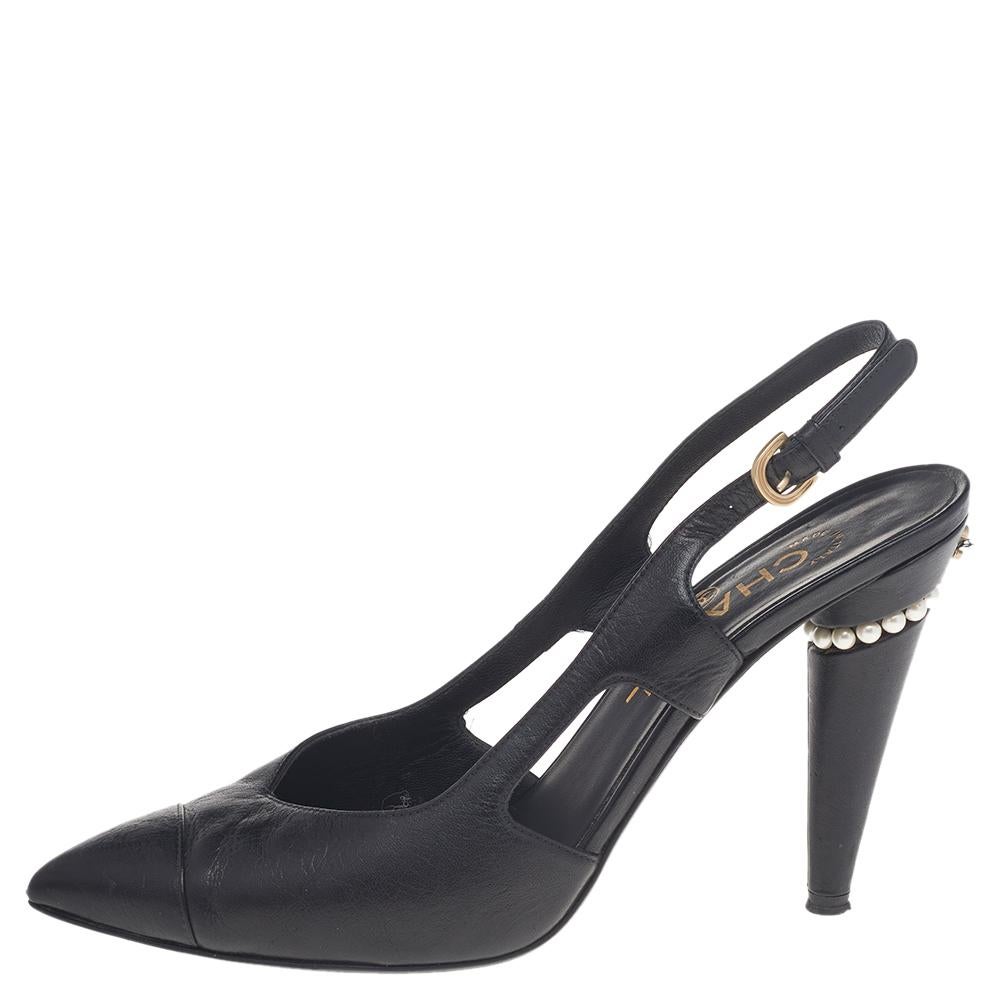 Chanel Black Leather CC Pearl Heel Pointed Toe Ankle Strap Sandals Size 38 In Good Condition In Dubai, Al Qouz 2