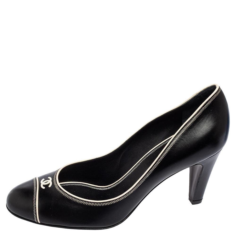 Exhibiting beauty with every detail, these stunning pumps for women by Chanel are sure to look great on you. Crafted from black leather, they feature CC logo accents and 8.5 cm heels.