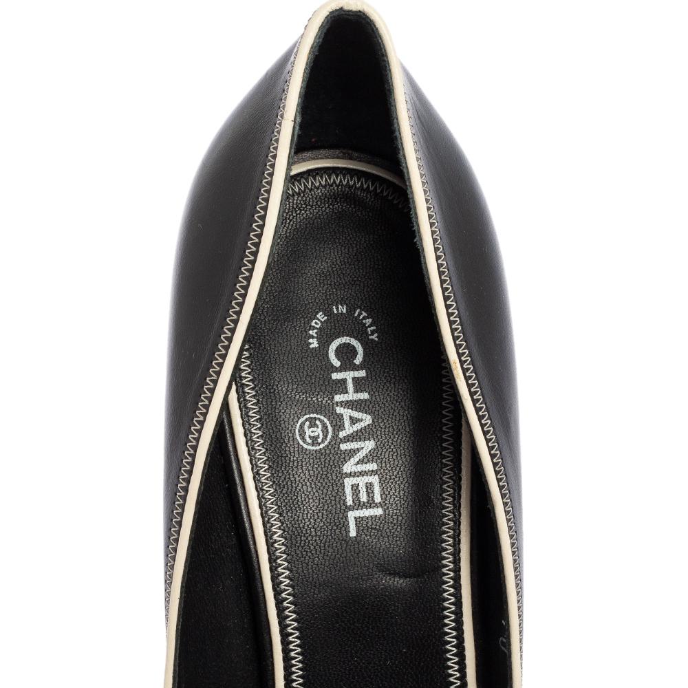 Women's Chanel Black Leather CC Round-Toe Pumps Size 40