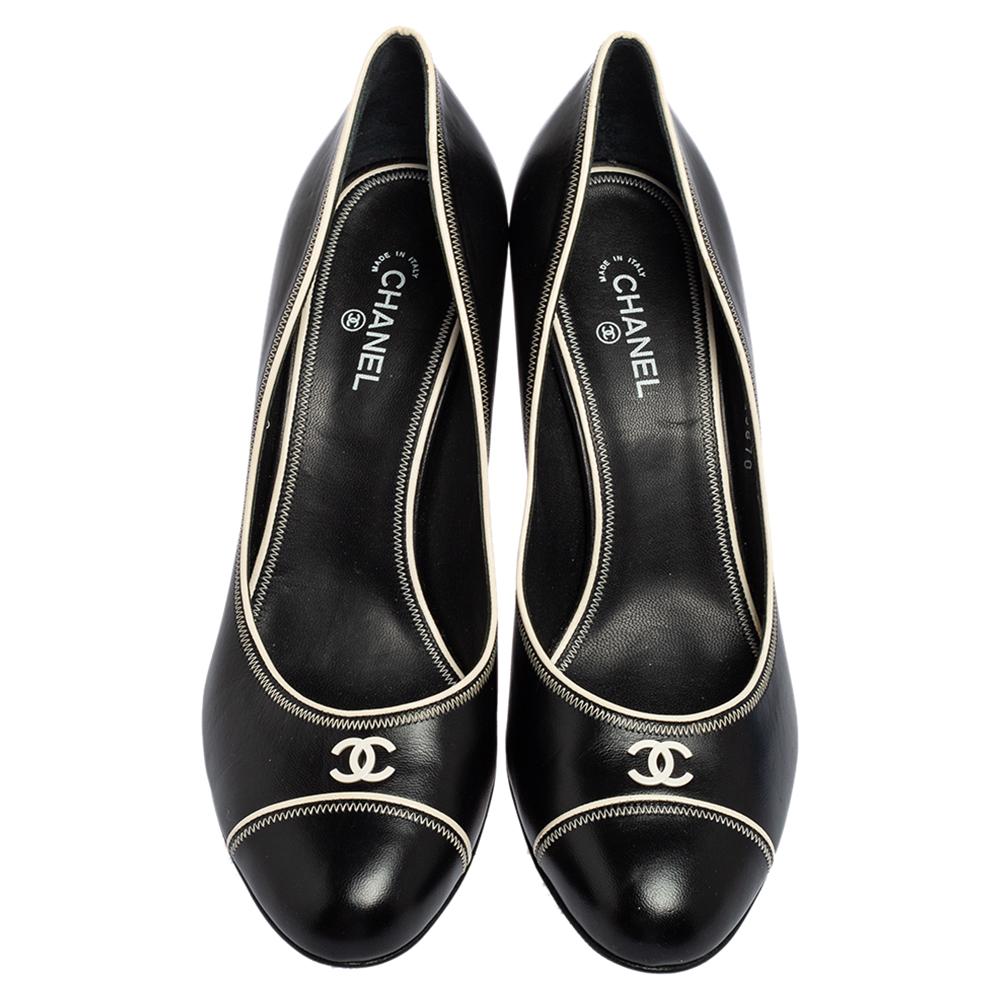 Chanel Black Leather CC Round-Toe Pumps Size 40 2
