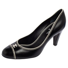 Chanel Black Leather CC Round-Toe Pumps Size 40