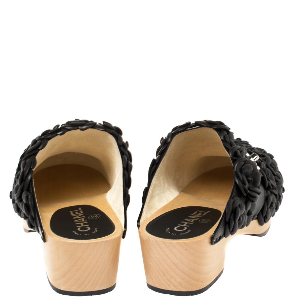 Chanel Black Leather CC Turnlock Camellia Wood Platform Mules Size 38 In New Condition In Dubai, Al Qouz 2