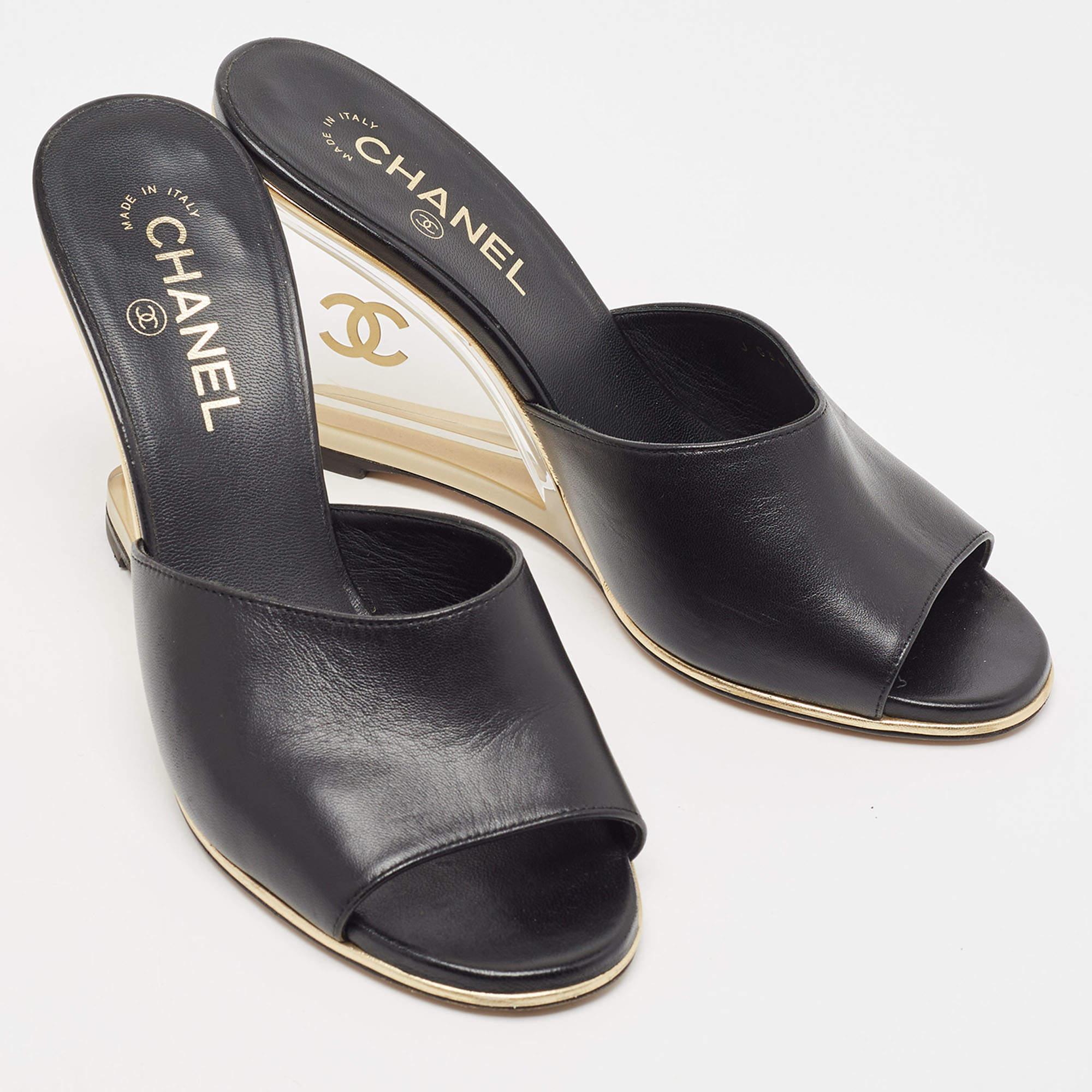 Chanel Black Leather CC Wedge Slide Sandals Size 40.5 In Good Condition In Dubai, Al Qouz 2