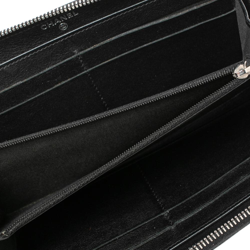 Chanel CC Brieftasche aus schwarzem Leder mit Reißverschluss Damen