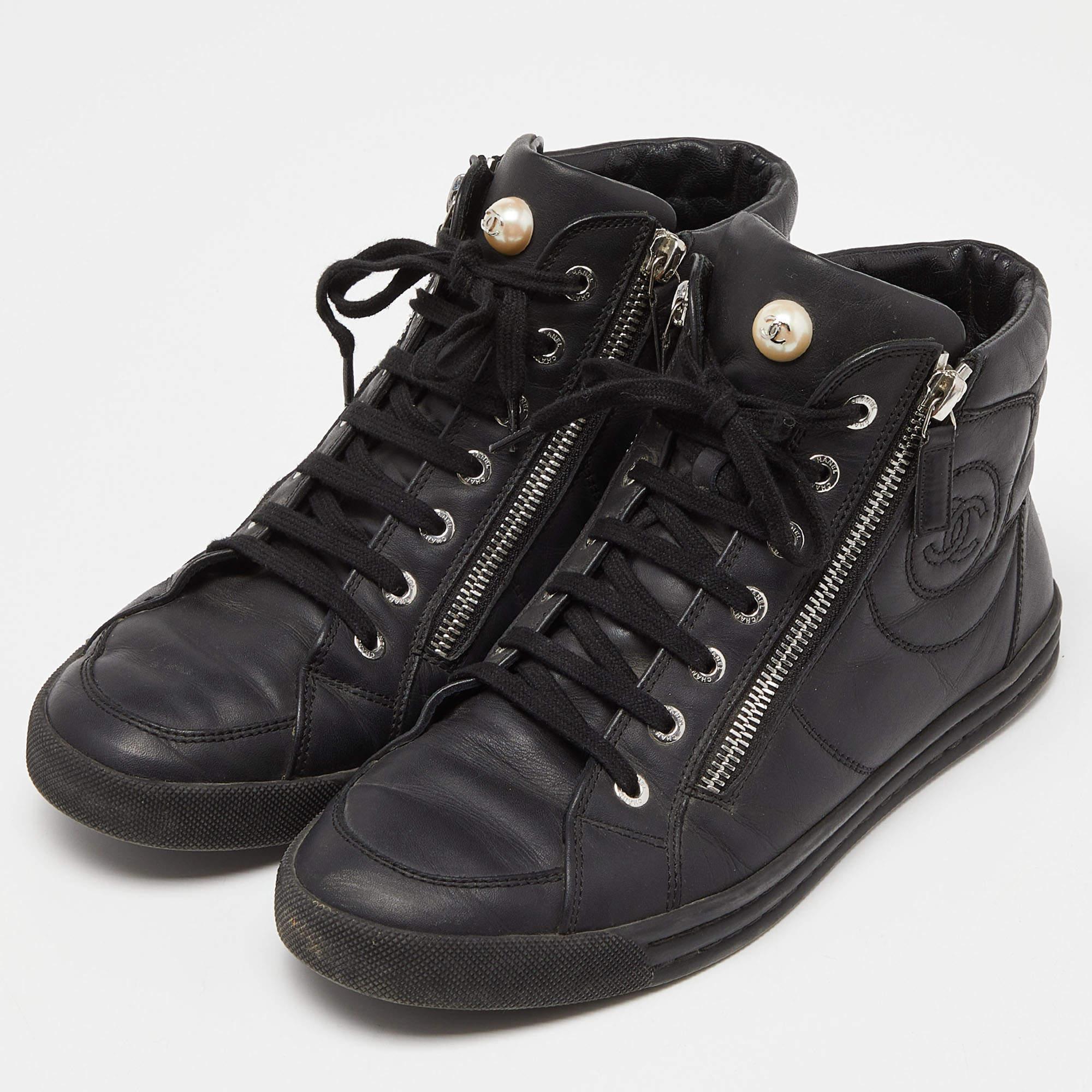 Chanel Black Leather CC Zip Link High Top Sneakers Size 39.5 For Sale 2