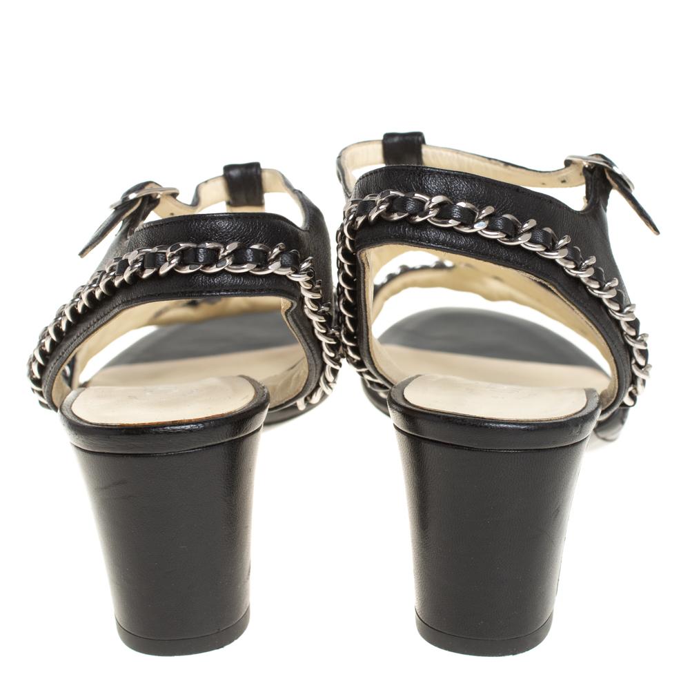 Chanel Black Leather Chain Embellished Sandals Size 40 In Good Condition In Dubai, Al Qouz 2