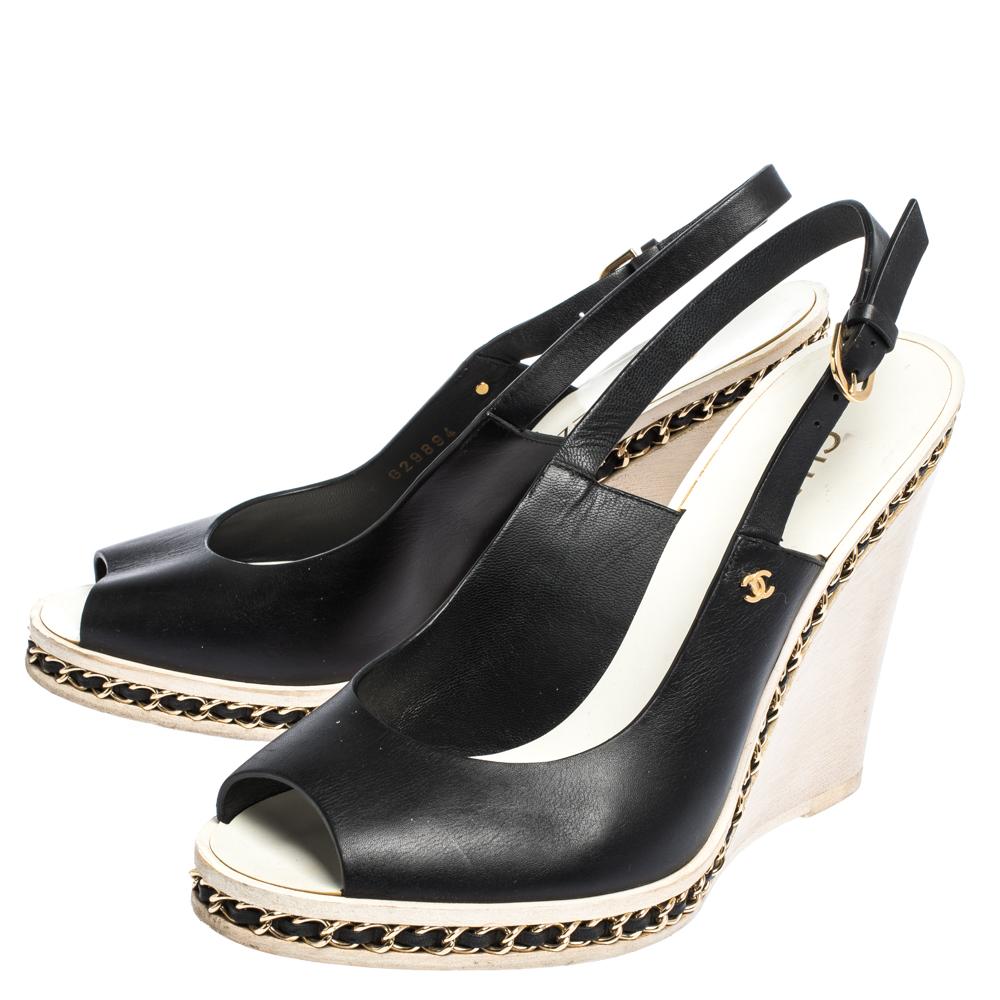 Chanel Black Leather Chain Link CC Wedge Slingback Sandals Size 39.5 In Good Condition In Dubai, Al Qouz 2