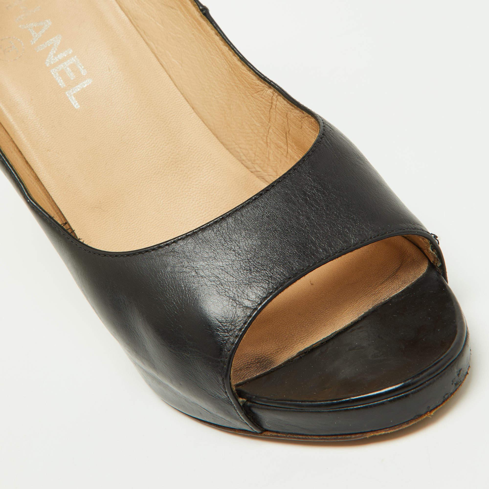 Chanel - Escarpins en cuir noir à talons en liège et maillons de chaîne - Taille 38,5 en vente 2