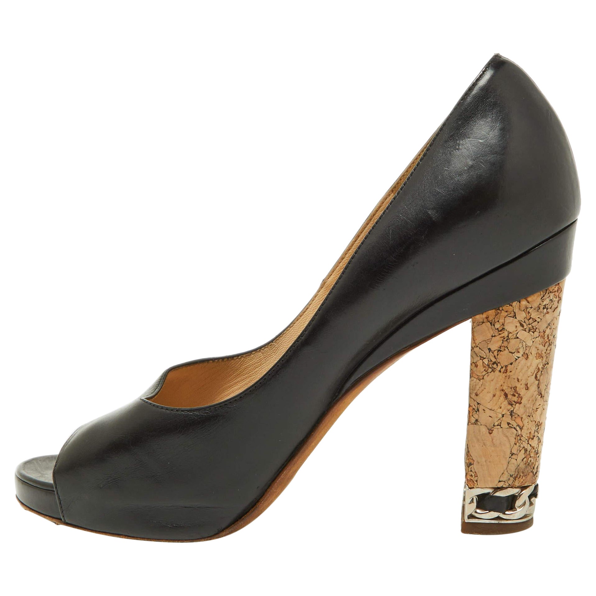 Chanel - Escarpins en cuir noir à talons en liège et maillons de chaîne - Taille 38,5