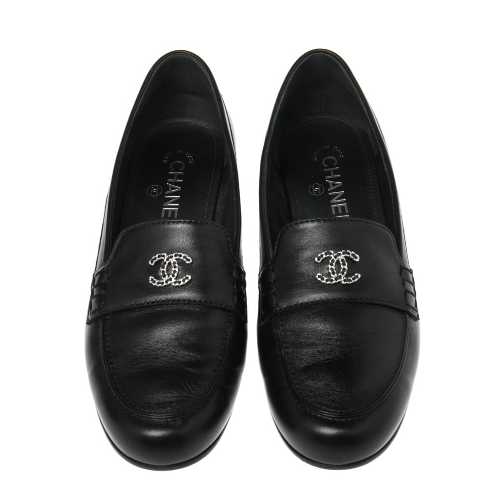 The House of Chanel, with its luxurious taste and exquisite craftsmanship, makes these loafers that grant your feet with unmatched style. They are created using black leather on the exterior with a logo embellishment enriching the vamps. Their