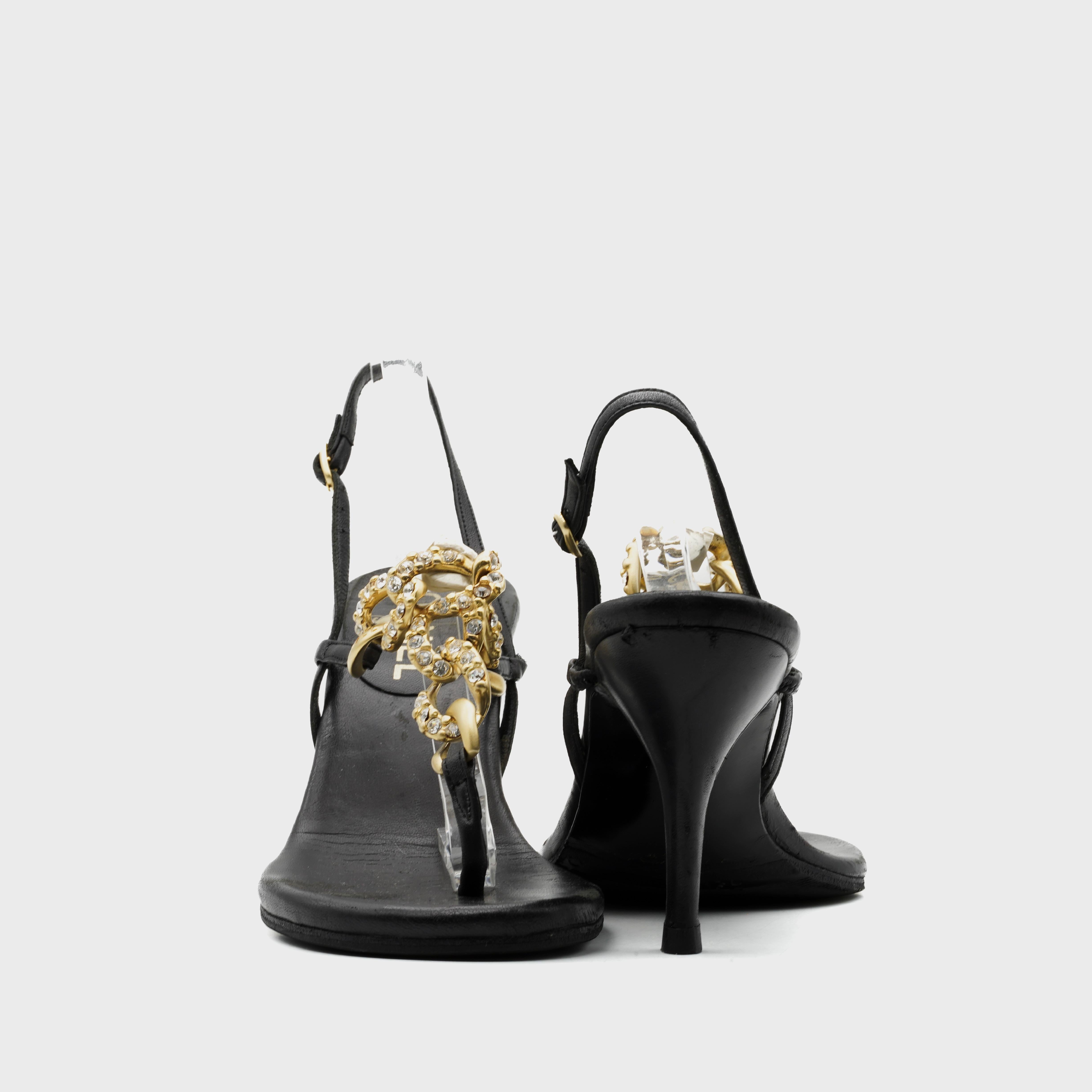 Noir Sandales à chaîne en cuir noir et strass de Chanel, Circa 2000 en vente