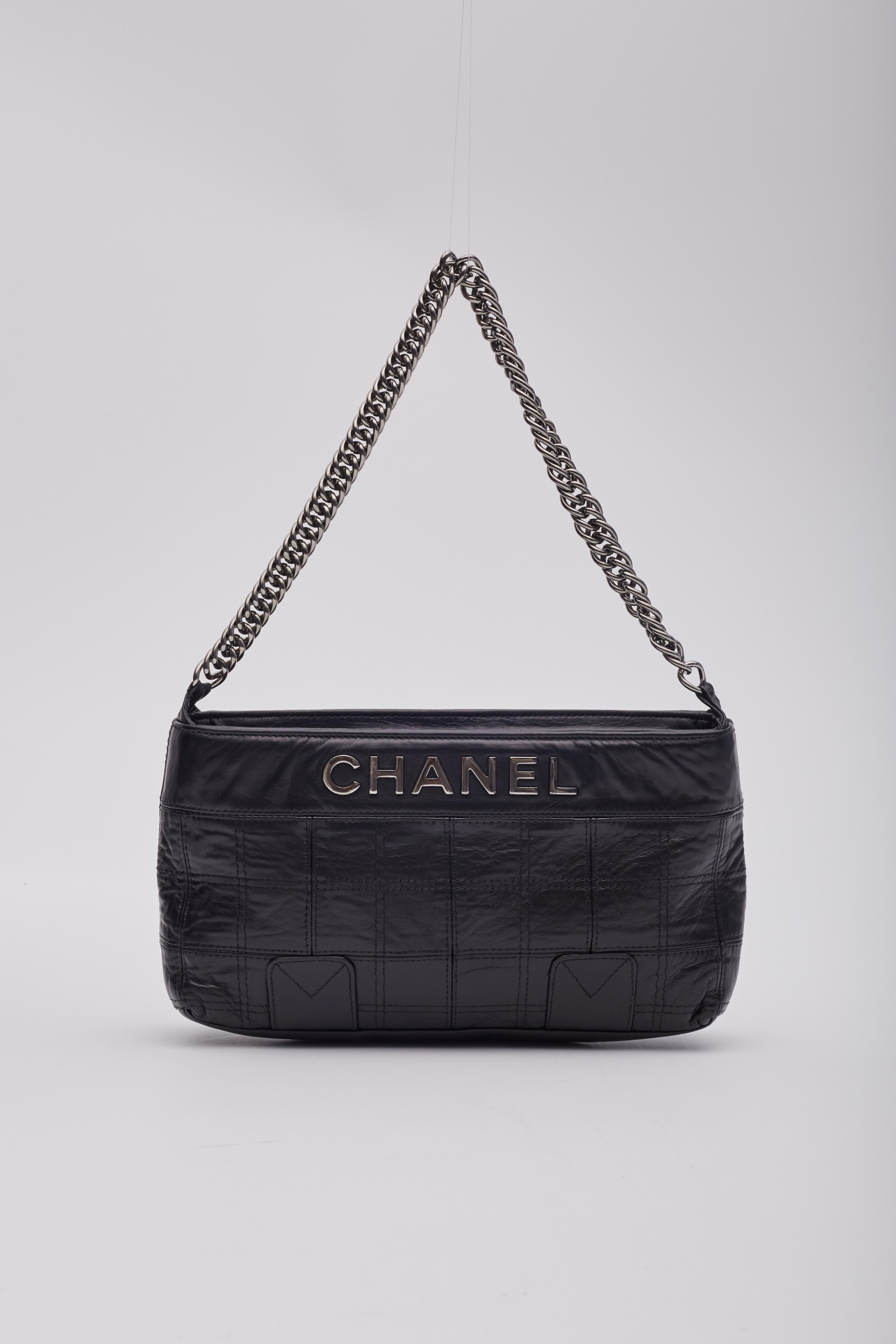 Chanel  Black Leather Choco Bar Shoulder Bag In Good Condition In Montreal, Quebec