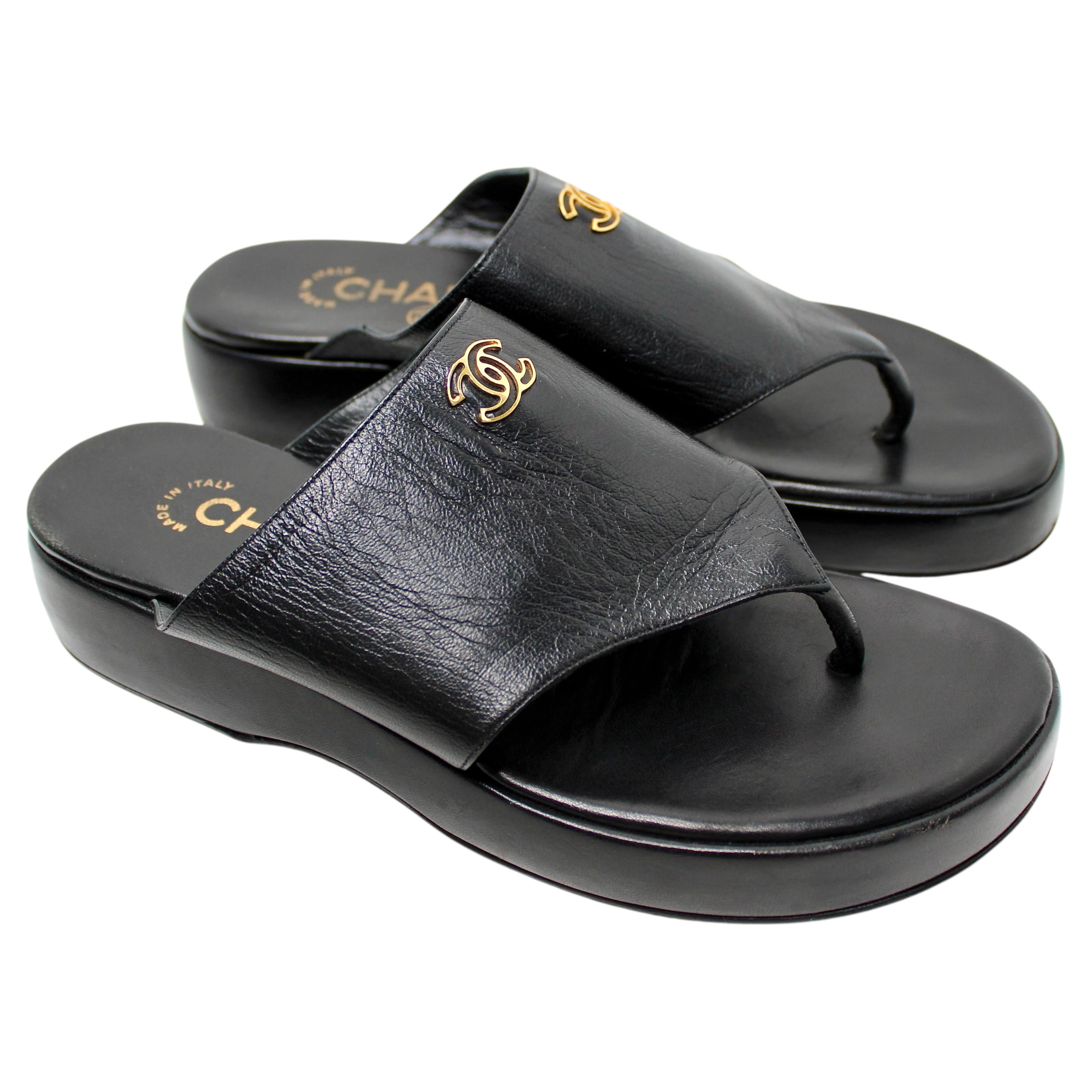 Chanel Black Leather Coco Mark Thong Platform Sandals For Sale
