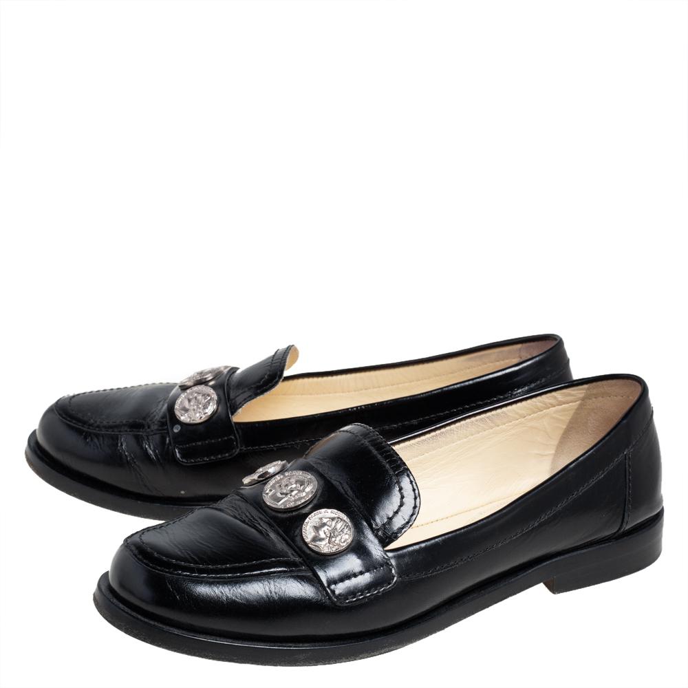 From their shape and detailing to their overall appeal, these Chanel loafers are utterly mesmerizing. The loafers are crafted from leather and decorated with coins on the vamps. They are complete with smooth leather-lined insoles and sturdy