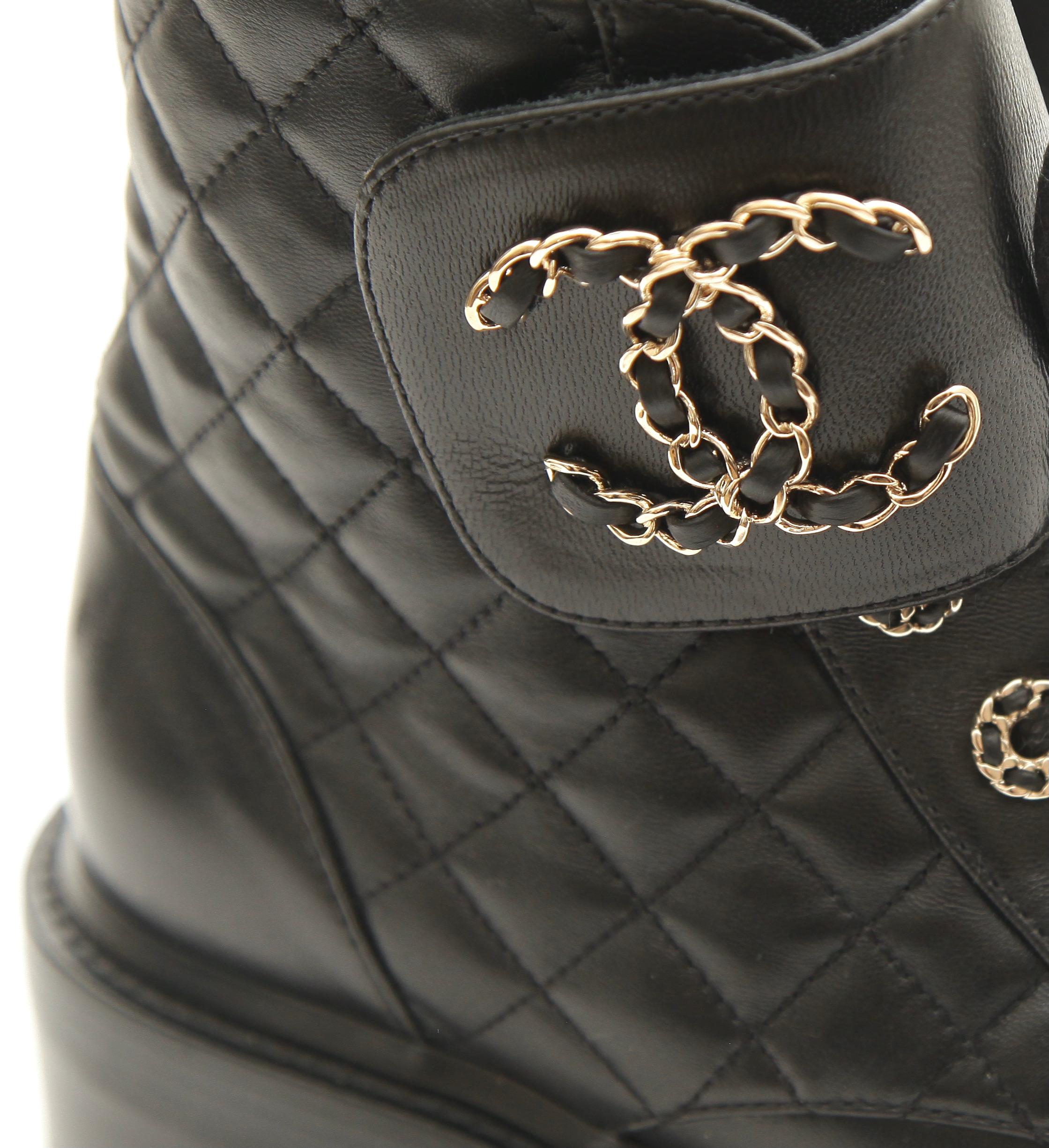 CHANEL Black Leather Combat Boots Lace Up Quilted CC Gold Cap Toe Sz 38 In Good Condition In Hollywood, FL