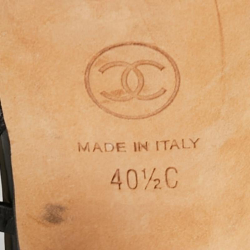 Chanel - Sandales à lanières en cuir noir avec talon en liège, taille 40,5 Bon état - En vente à Dubai, Al Qouz 2