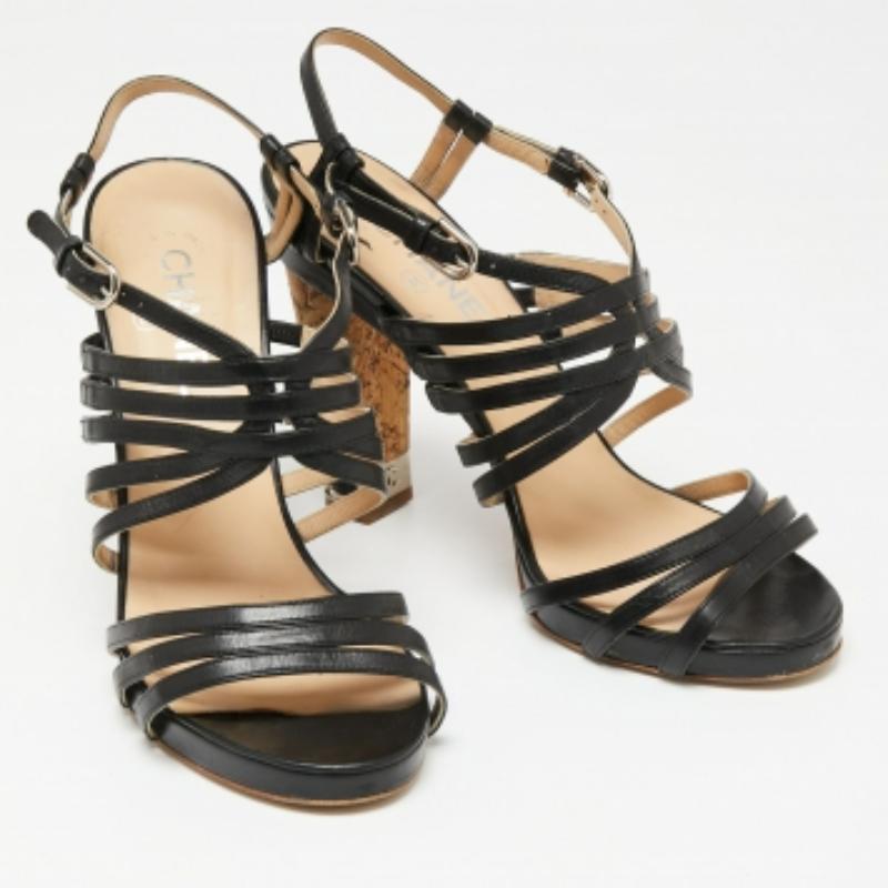 Chanel - Sandales à lanières en cuir noir avec talon en liège, taille 40,5 en vente 1