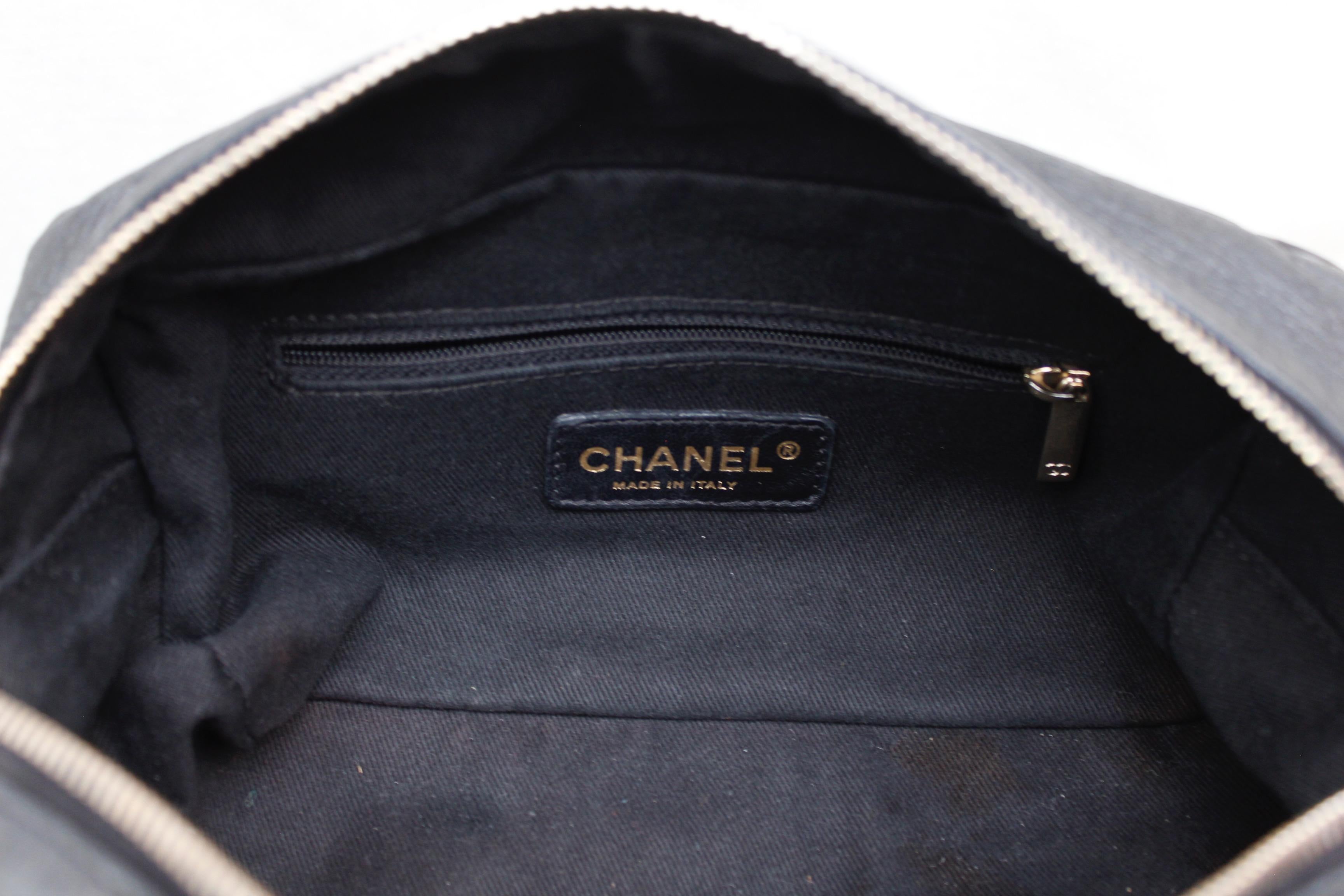 Chanel black leather cross-body bag, 2000’s 8