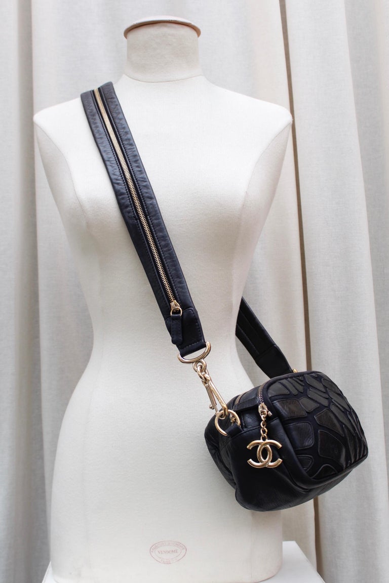 Chanel black leather cross-body bag, 2000’s For Sale at 1stdibs