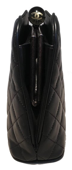 Chanel Clutch aus schwarzem Leder mit Kristallkugelschloss