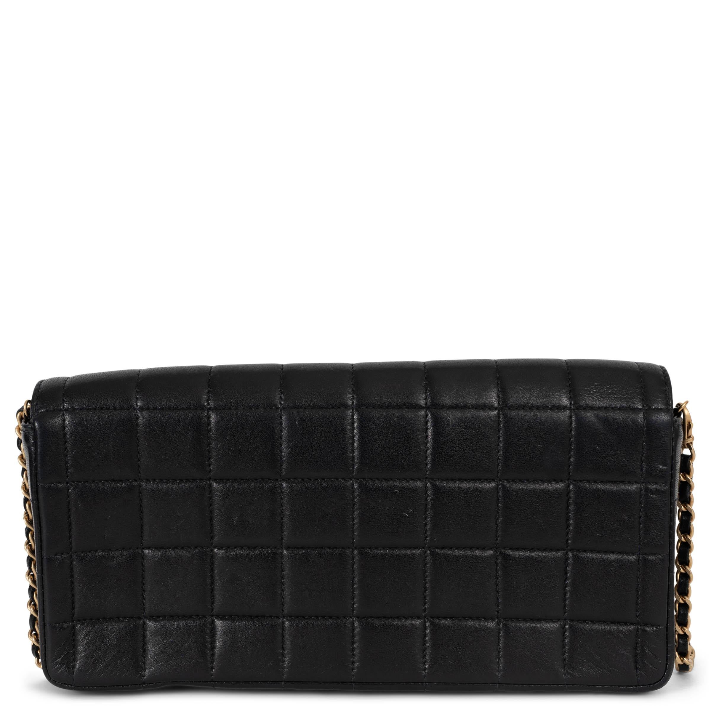 CHANEL schwarzes Leder EAST/WEST CHOCOLATE BAR Baguette Tasche (Schwarz) im Angebot
