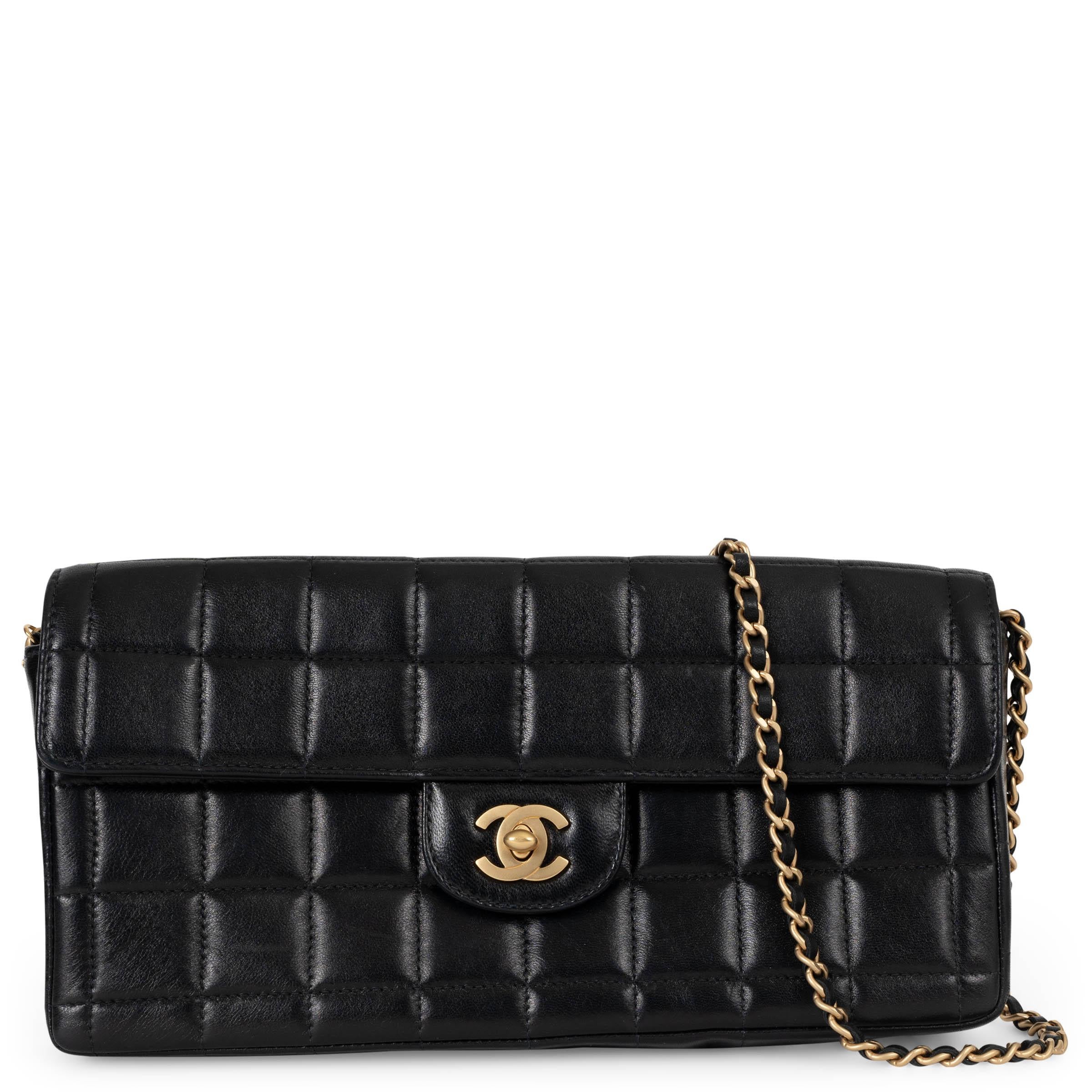 CHANEL schwarzes Leder EAST/WEST CHOCOLATE BAR Baguette Tasche im Angebot