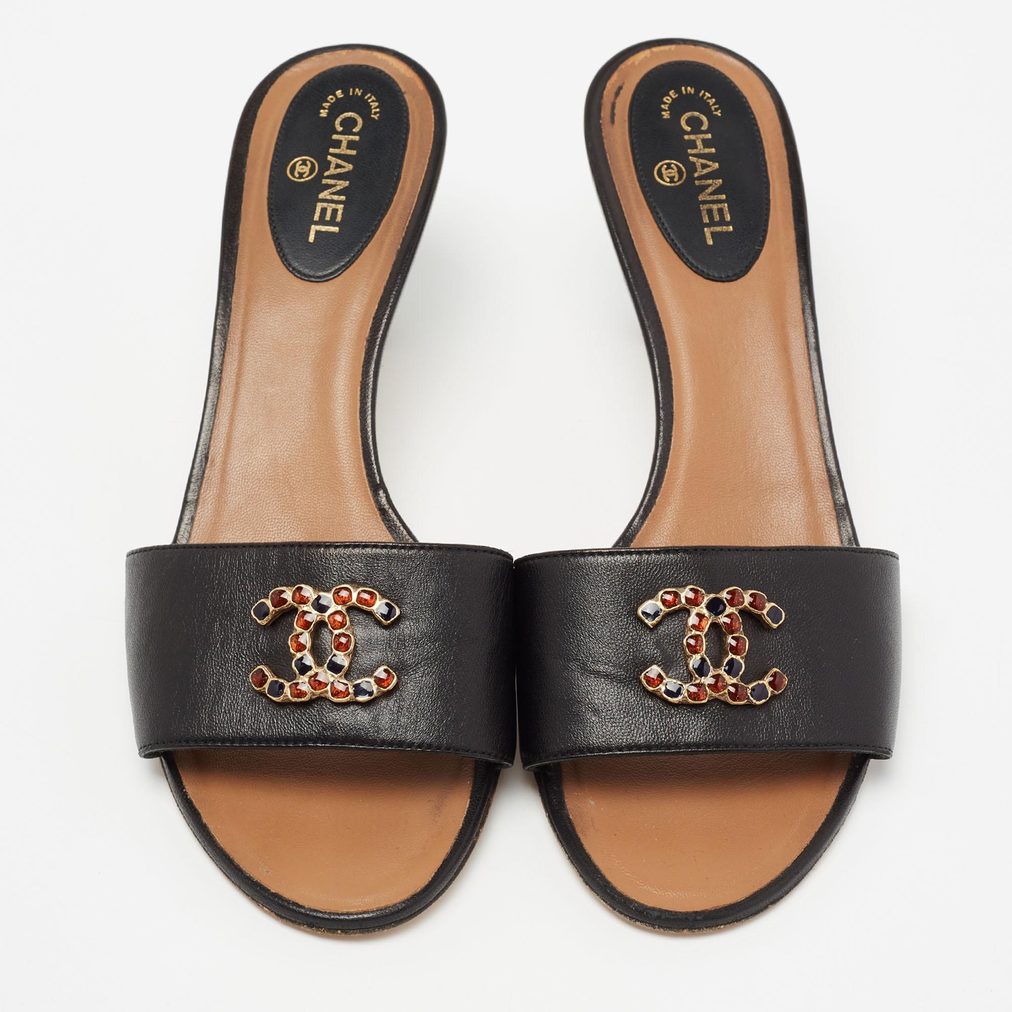 Chanel's timeless aesthetic and stellar craftsmanship in shoemaking is evident in these stunning slide sandals. They have been made using leather in a black hue, topped with the iconic CC logo, and elevated on low heels.

Includes: Original Dustbag

