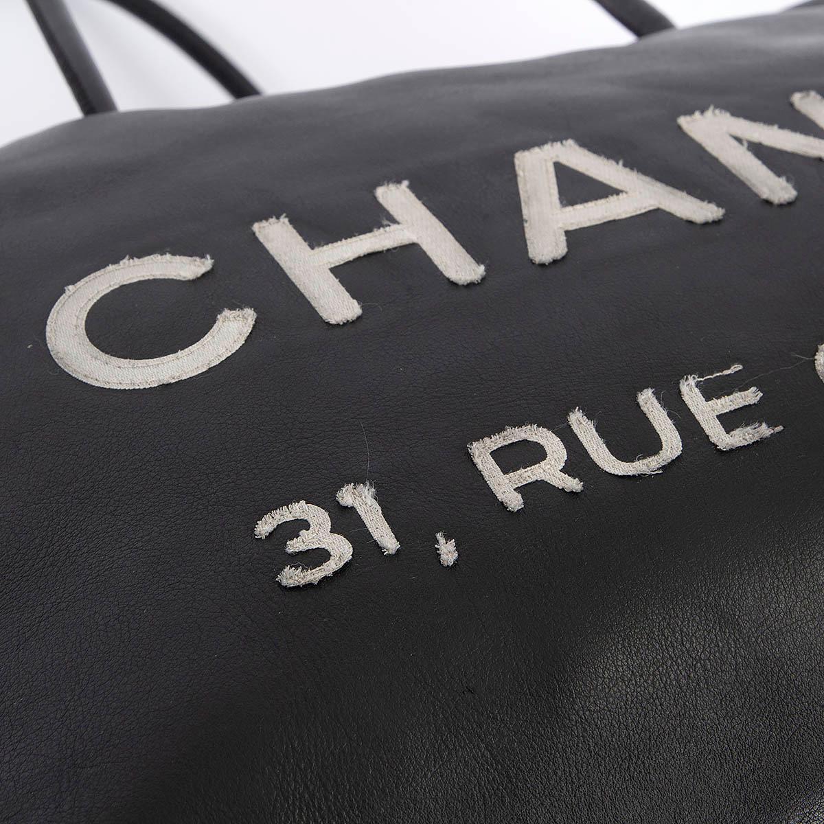 CHANEL black leather ESSENTIAL LARGE 31, RUE CAMBON Tote Bag For Sale 2