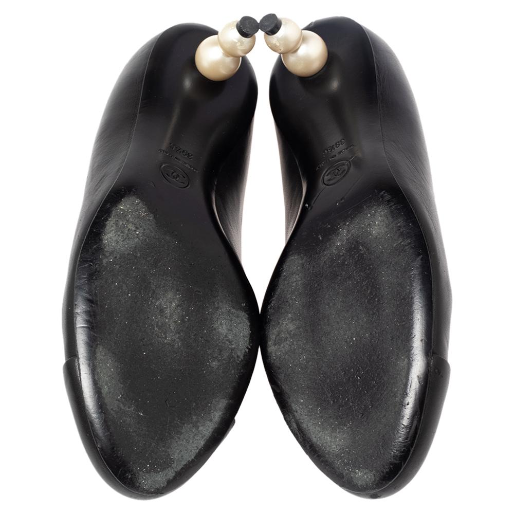 Women's Chanel Black Leather Faux Pearl Heel CC Cap Toe Pump Size 39.5