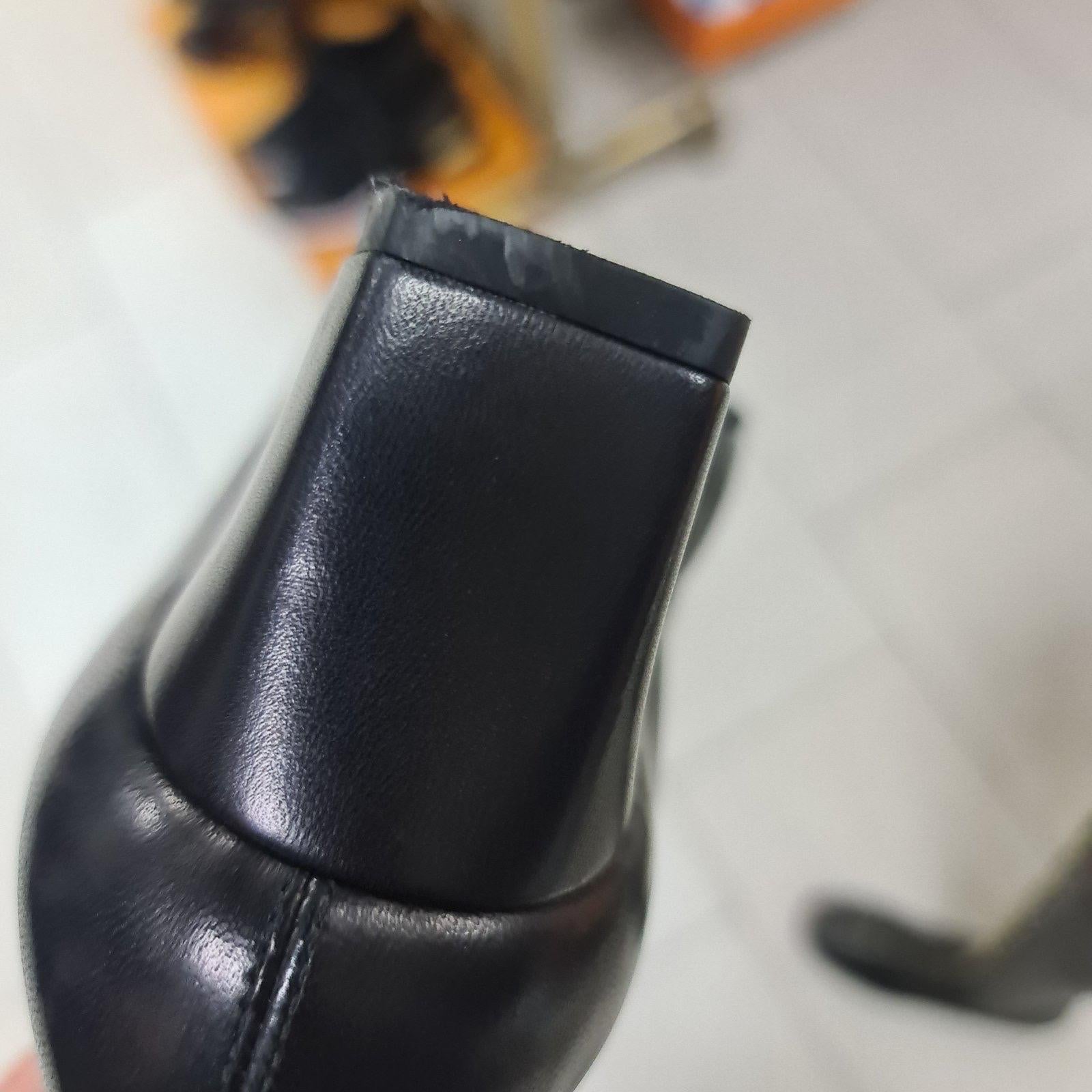 CHANEL Noir  Bottes en cuir zippées au dessus du genou en vente 8