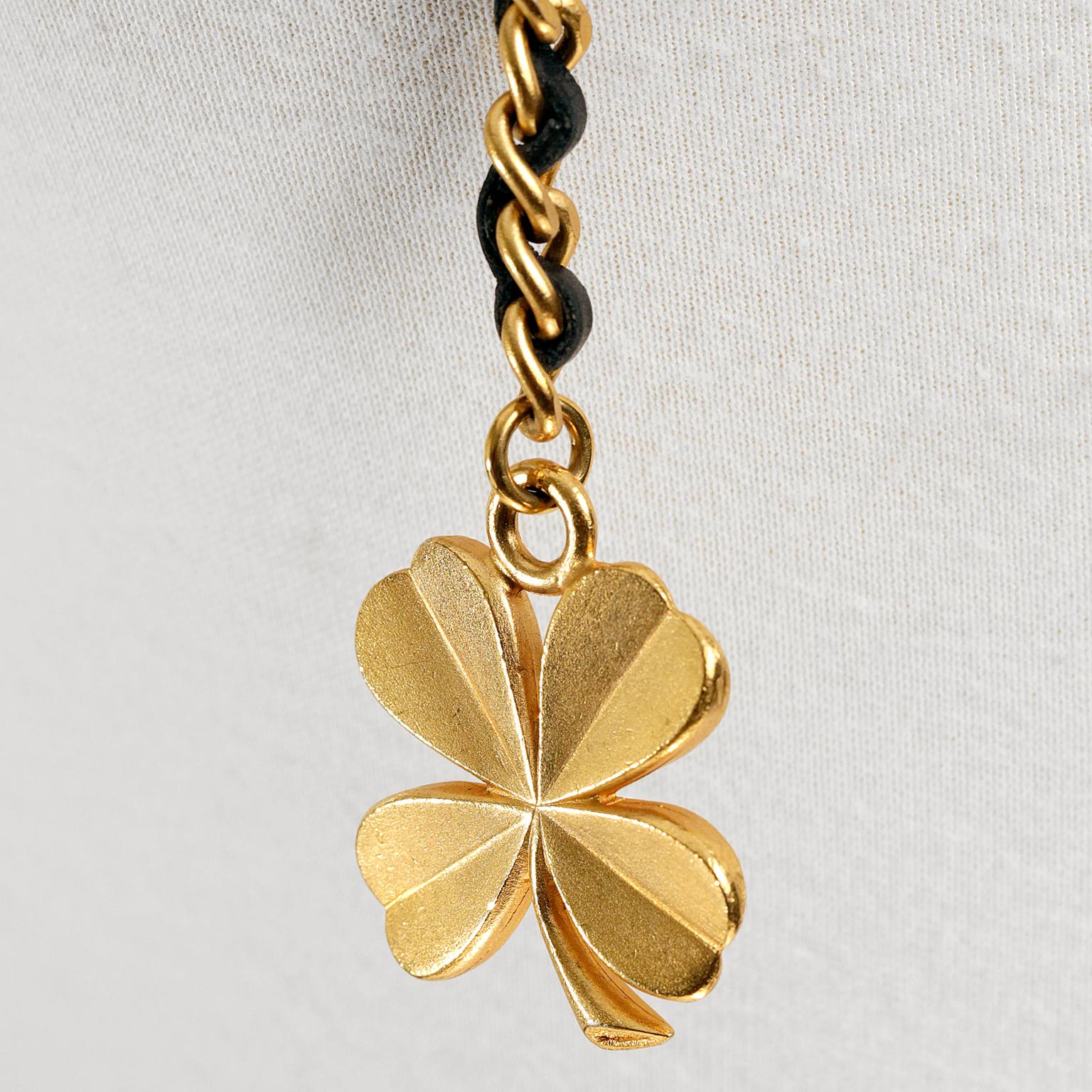 Chanel Schwarzes Leder Goldkette Kleeblatt-Gürtel-Halskette im Zustand „Gut“ im Angebot in Palm Beach, FL