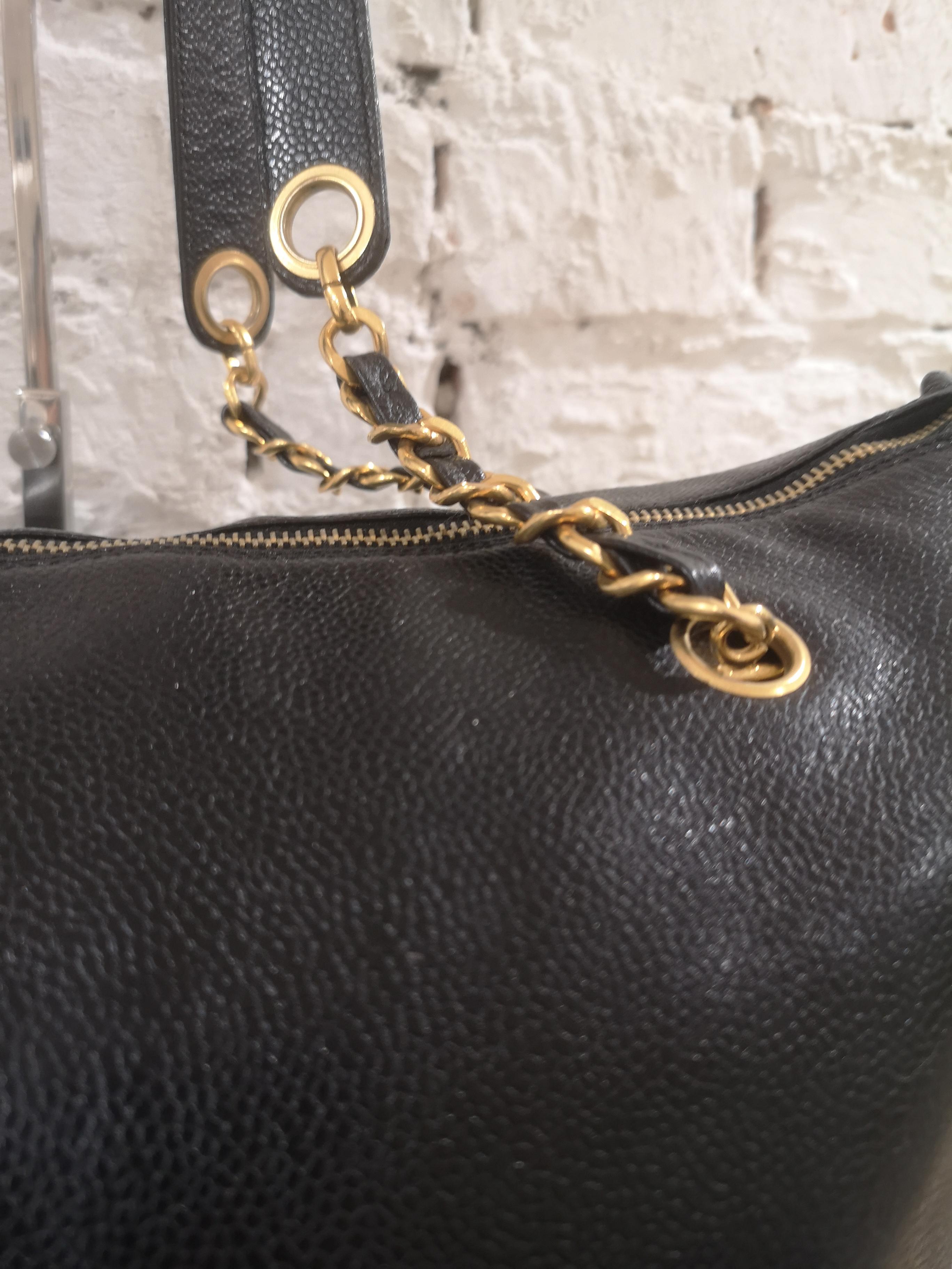 Chanel black leather gold hardware CC logo shoulder bag In Excellent Condition In Capri, IT
