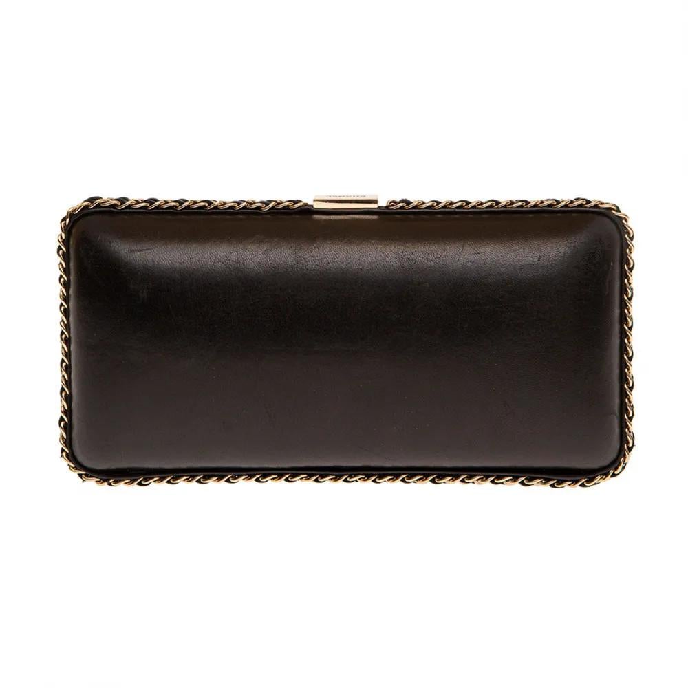 Chanel black leather gold hardware clutch - shoulder bag
Limited edition clutch by Chanel embellished with gold tone harware and a shoulder strap inside so to be worn as a shoulder bag too.
Signs of use 
Measurements:
widht: 22 cm
heigh: 11