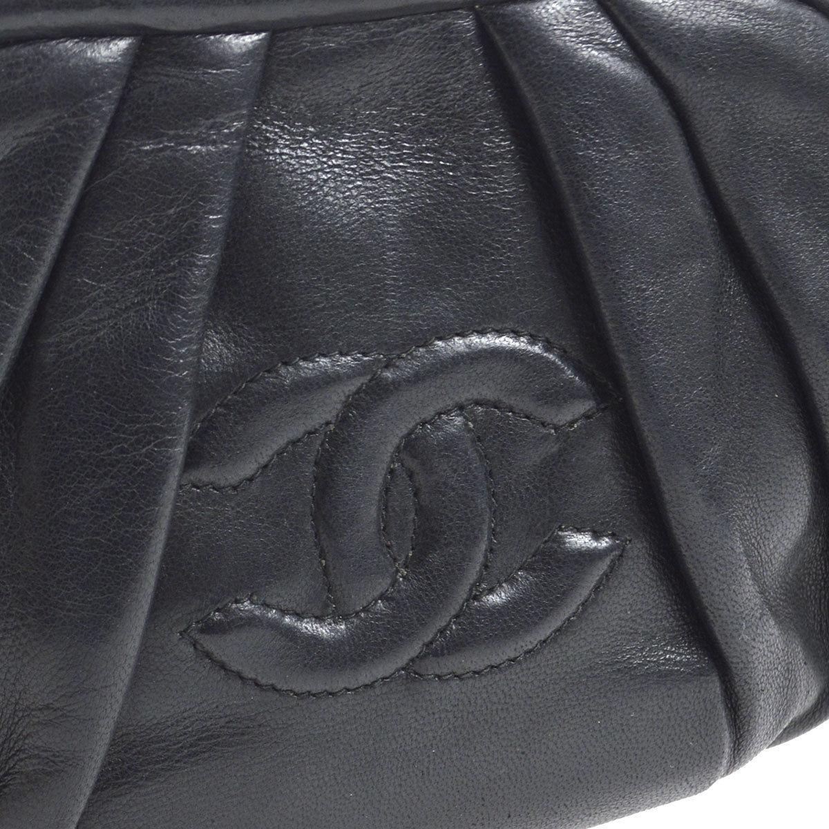 Chanel Black Leather Gold Kiss Lock Evening Small Mini Party Shoulder Bag

Leather
Gold tone hardware
Leather lining
Date code present
Made in Italy
Shoulder strap drop 19