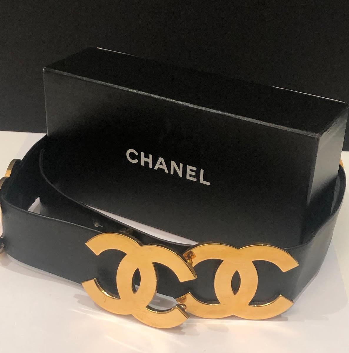 A super rare, iconic CHANEL belt with large CC gold tone logos. This iconic black leather CC logo belt was featured during the 1992 Fall/Winter Ready-To-Wear/Prêt-à-Porter for ‘The Leather Look’ collection. It is handcrafted with a very thick and