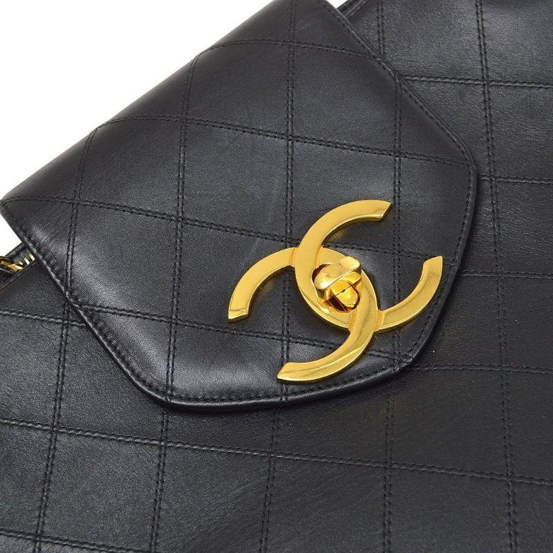 Chanel Noir Cuir Or Supermodel Carryall Travel Weekender Shoulder Tote Bag Bon état - En vente à Chicago, IL