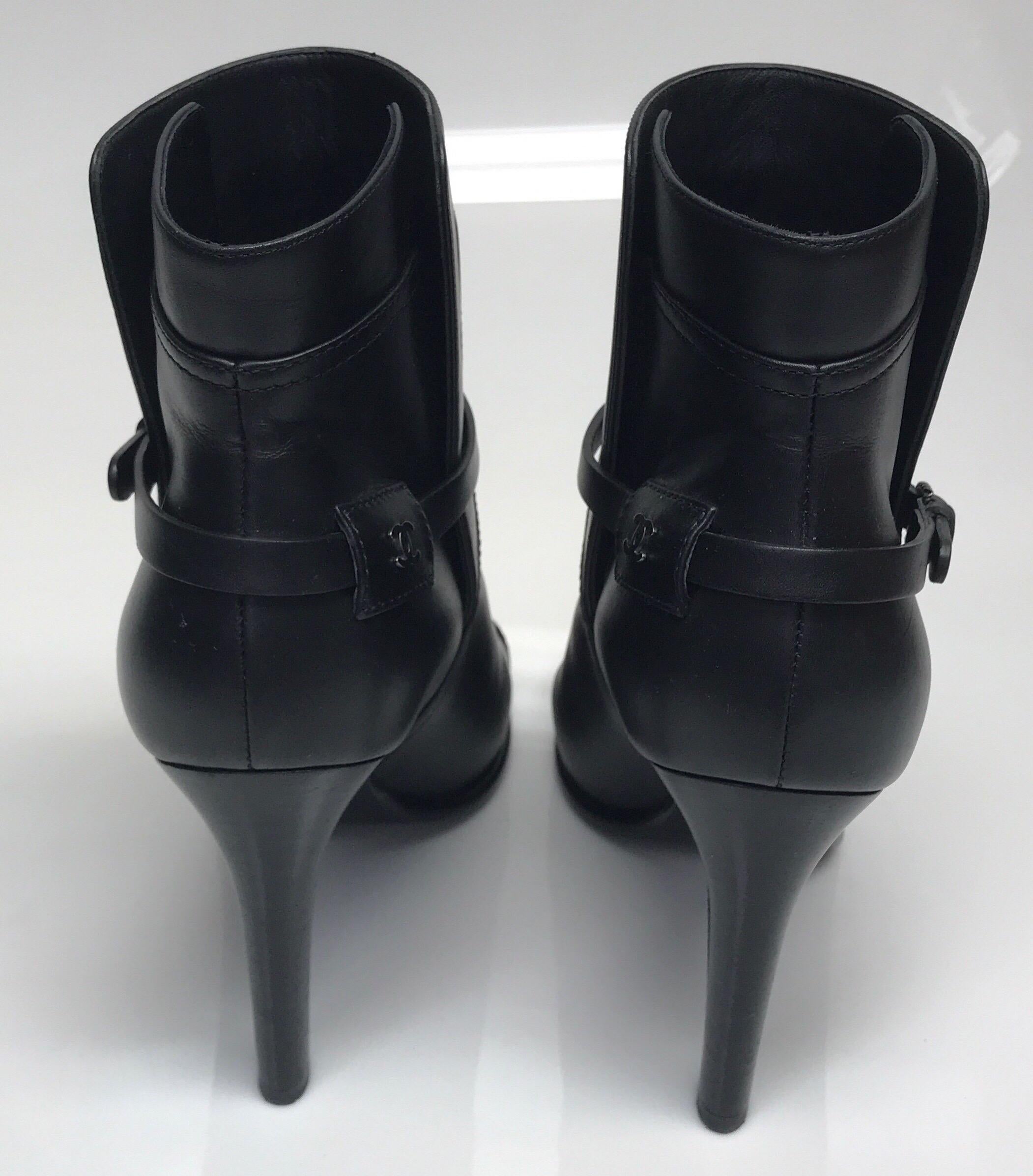 CHANEL Black Leather High Heel Ankle Boots -38 In Excellent Condition In West Palm Beach, FL