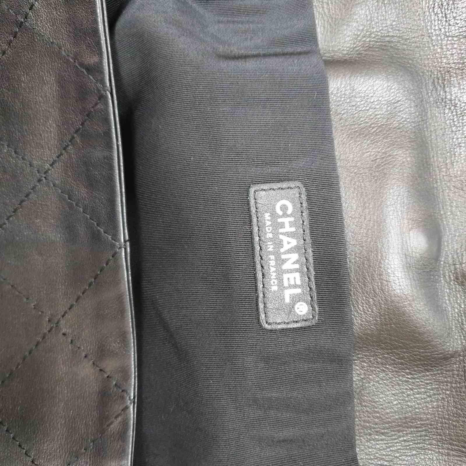 Women's Chanel black Leather Hobo Shoulder Bag